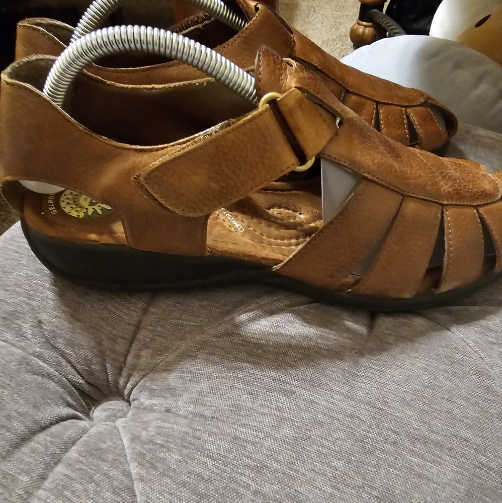 Sandals - Picture 2 of 6
